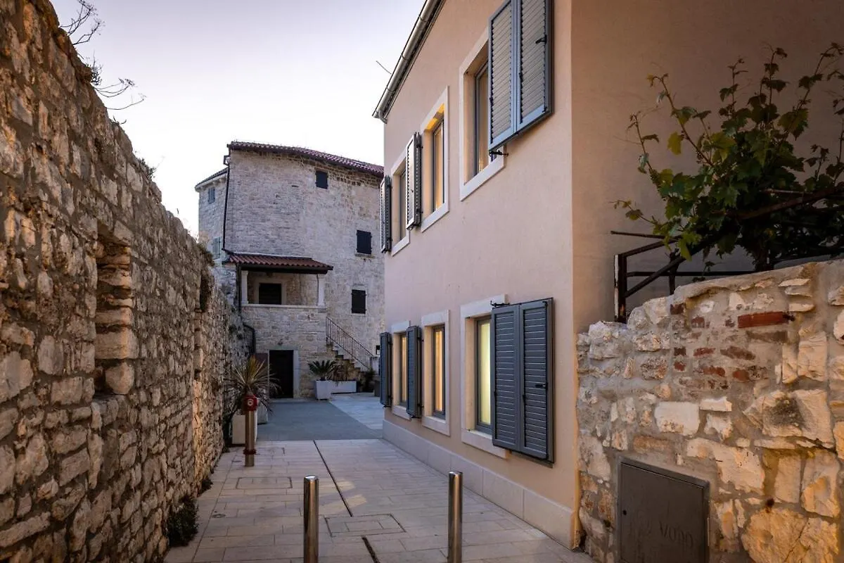 Studio Maestral 0*, Umag